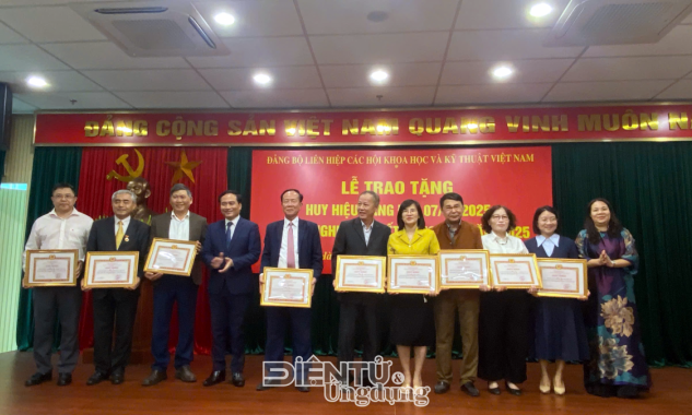 Chi bộ cơ quan Hội Vô tuyến - Điện tử Việt Nam hoàn thành xuất sắc nhiệm vụ năm 2025 Chi bộ cơ quan Hội Vô tuyến - Điện tử Việt Nam hoàn thành xuất sắc nhiệm vụ năm 2025